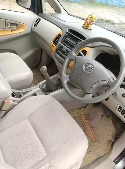 Toyota Innova(2009-2012) 2.5 G 7 Str Bs-iii